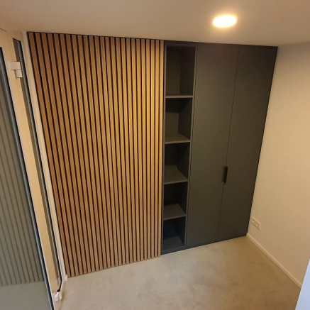 Garderobe mit Lamellen