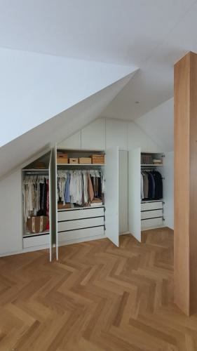 Kleiderschrank