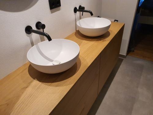 Badmöbel Aufsatzwaschbecken